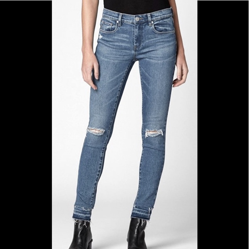 Blank NYC Reade Crop Skinny in Dance Off